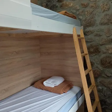 Alecer Hostal *